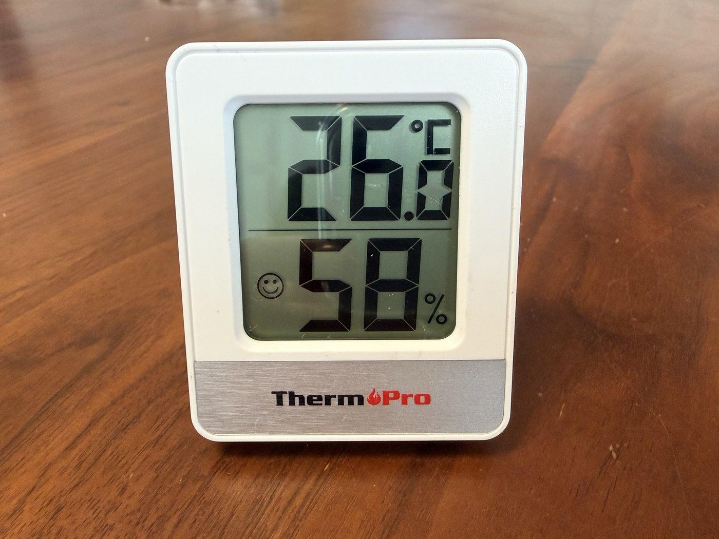 室温26.0℃・湿度58%を表示する、我が家の温度・湿度計(ThermoPro)