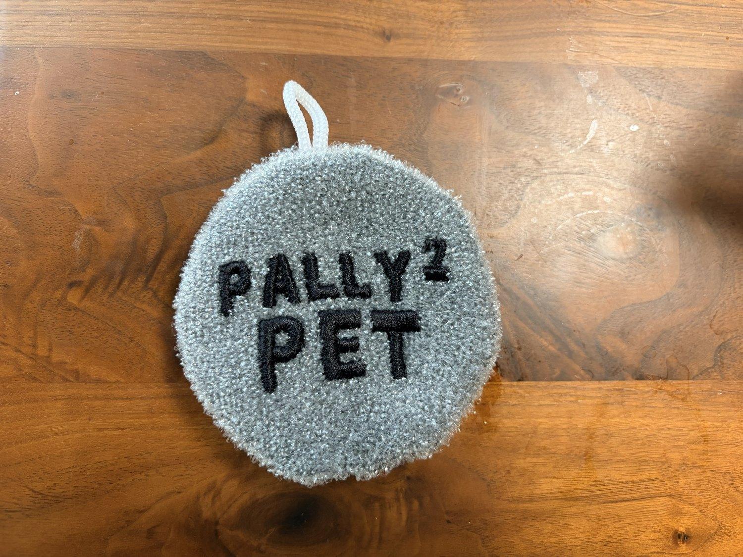 ニトリのペット食器用スポンジ(PALLY² PET)。器のぬめり落としに愛用している